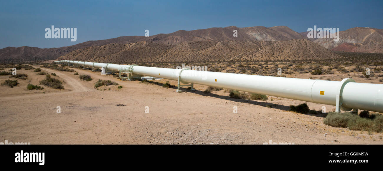 Cantil, California - Los Angeles acquedotto porta acqua dalla California's Owens Valley a Los Angeles. Foto Stock