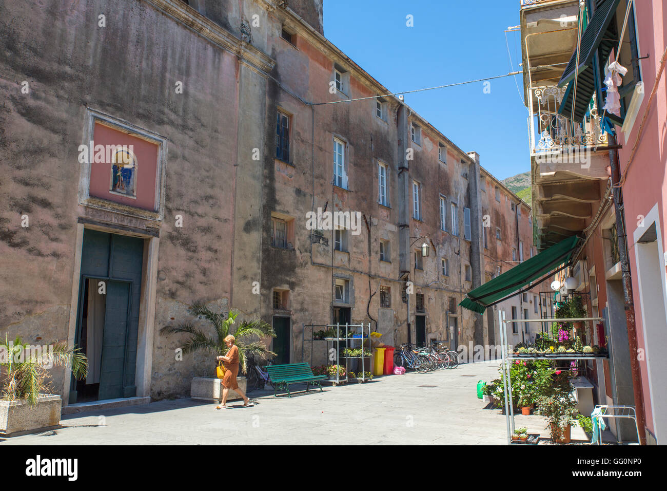Antichi palazzi e per le strade del villaggio di Levanto sulla costa ligure, il Levante ligure e le Cinque Terre, Italia, Europa, UE Foto Stock
