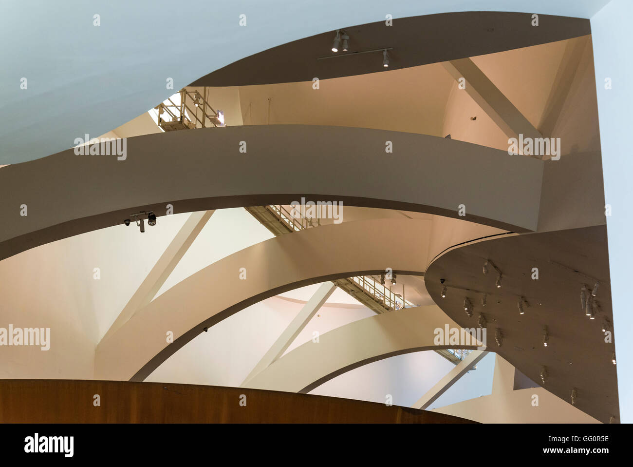 Museo Guggenheim progettato da Frank Gehry, Bilbao, Paesi Baschi Foto Stock