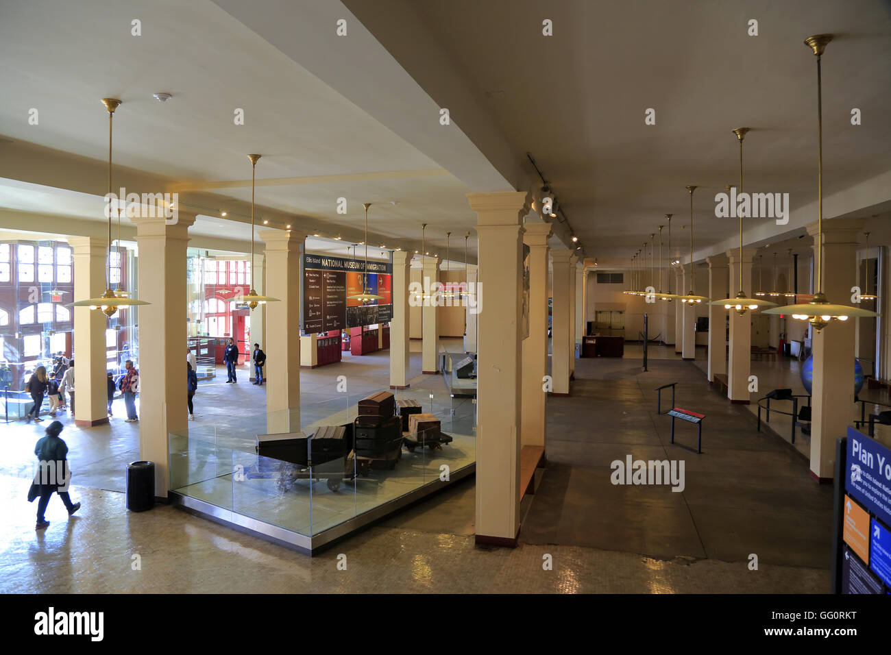 Esposizione di storia di immigrazione degli Stati Uniti d'America all'interno di Ellis Island Museo di immigrazione, Upper New York Bay, New York, New Jersey, STATI UNITI D'AMERICA Foto Stock