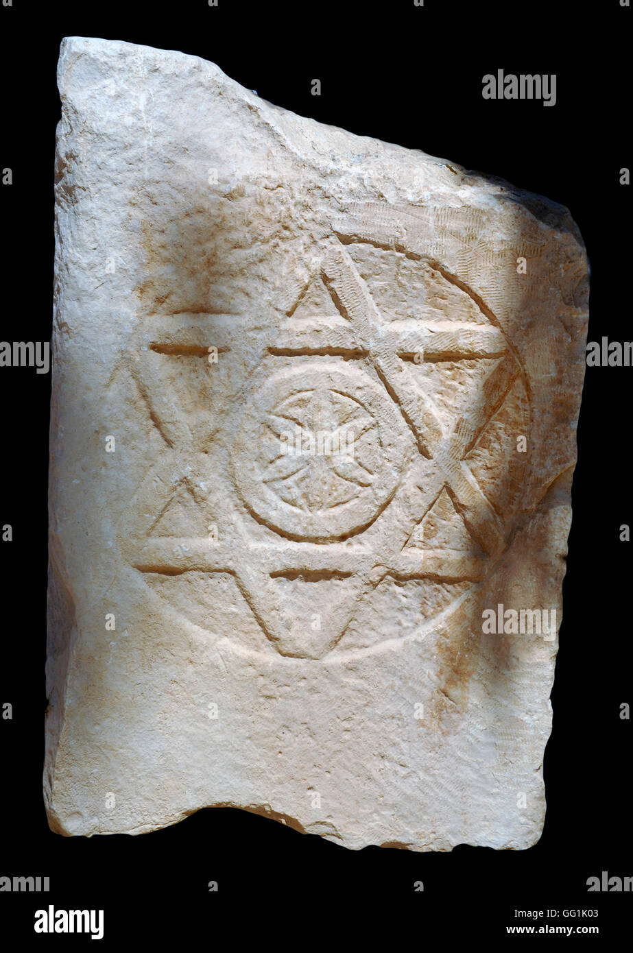 5888. Architrave da un edificio trovati a Tell es-Simadi, decorata con la stella di Davide Foto Stock