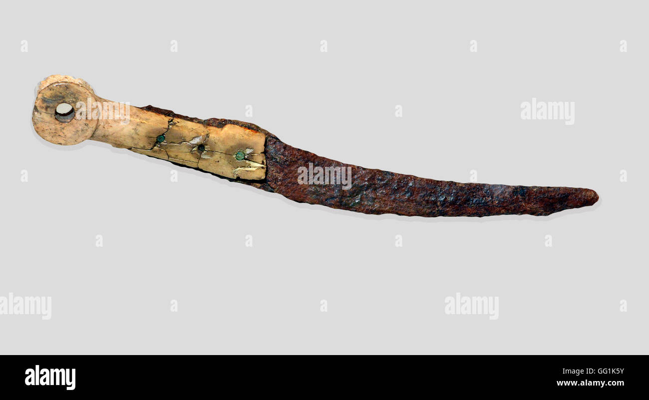 5907. Coltello manico d'Avorio con lama di ferro, Ekron (Israele) 11th. C. BC Foto Stock