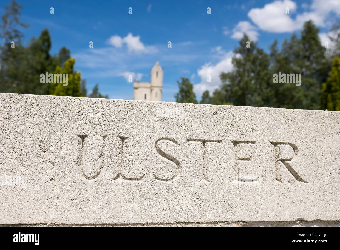La trentaseiesima edizione (Ulster) Divisione Memorial, l'Ulster Memorial Tower è un memoriale per gli uomini della trentaseiesima (Ulster) Divisione. Foto Stock