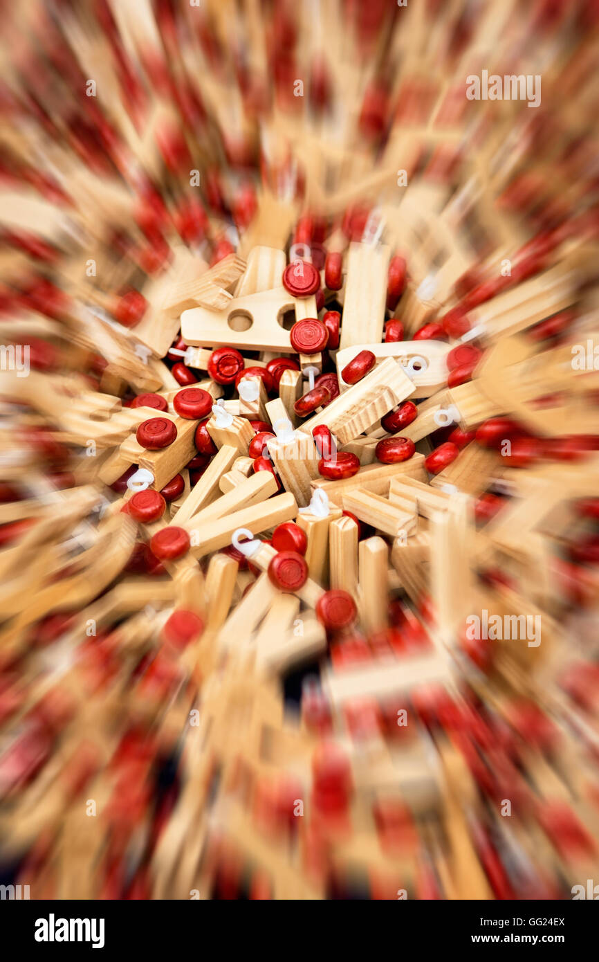 Lettere di legno con effetto di zoom .immagine verticale. Foto Stock