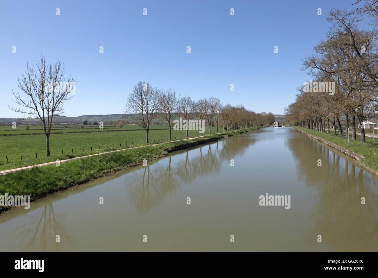 Pouilly-en-Auxois, il canale di Borgogna, Francia Foto Stock