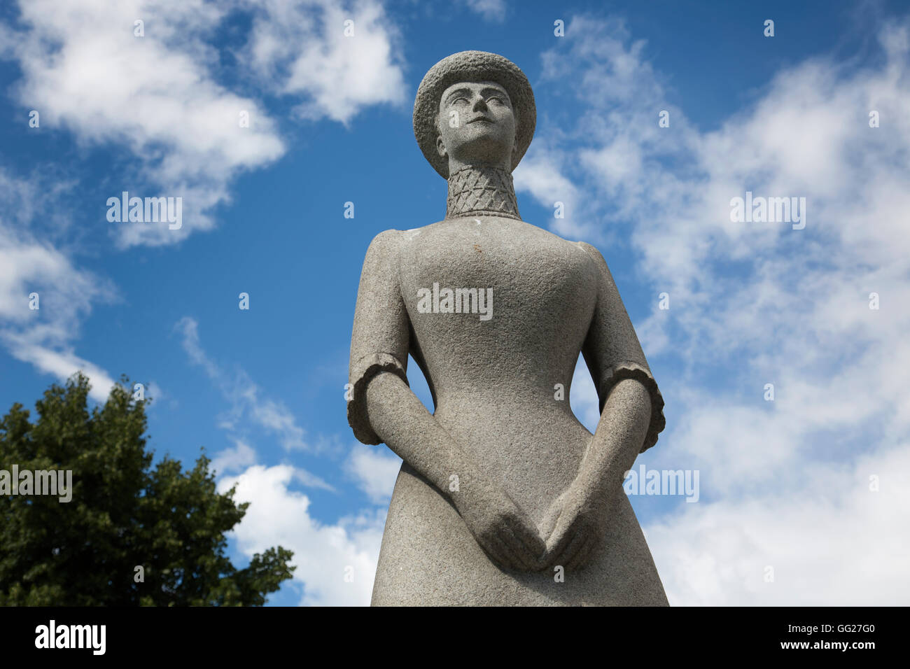 Statua della regina Maud da Ada Madsen (1959) nei giardini del Palazzo Reale (Kongelige Slott), Oslo, Norvegia, Scandinavia Foto Stock