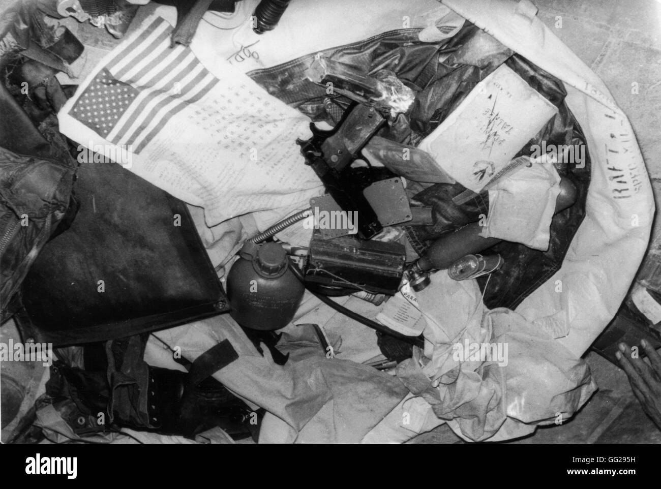 American pilote catturato, apparecchiature ha trovato con lui 1966 Guerra del Vietnam Foto Stock