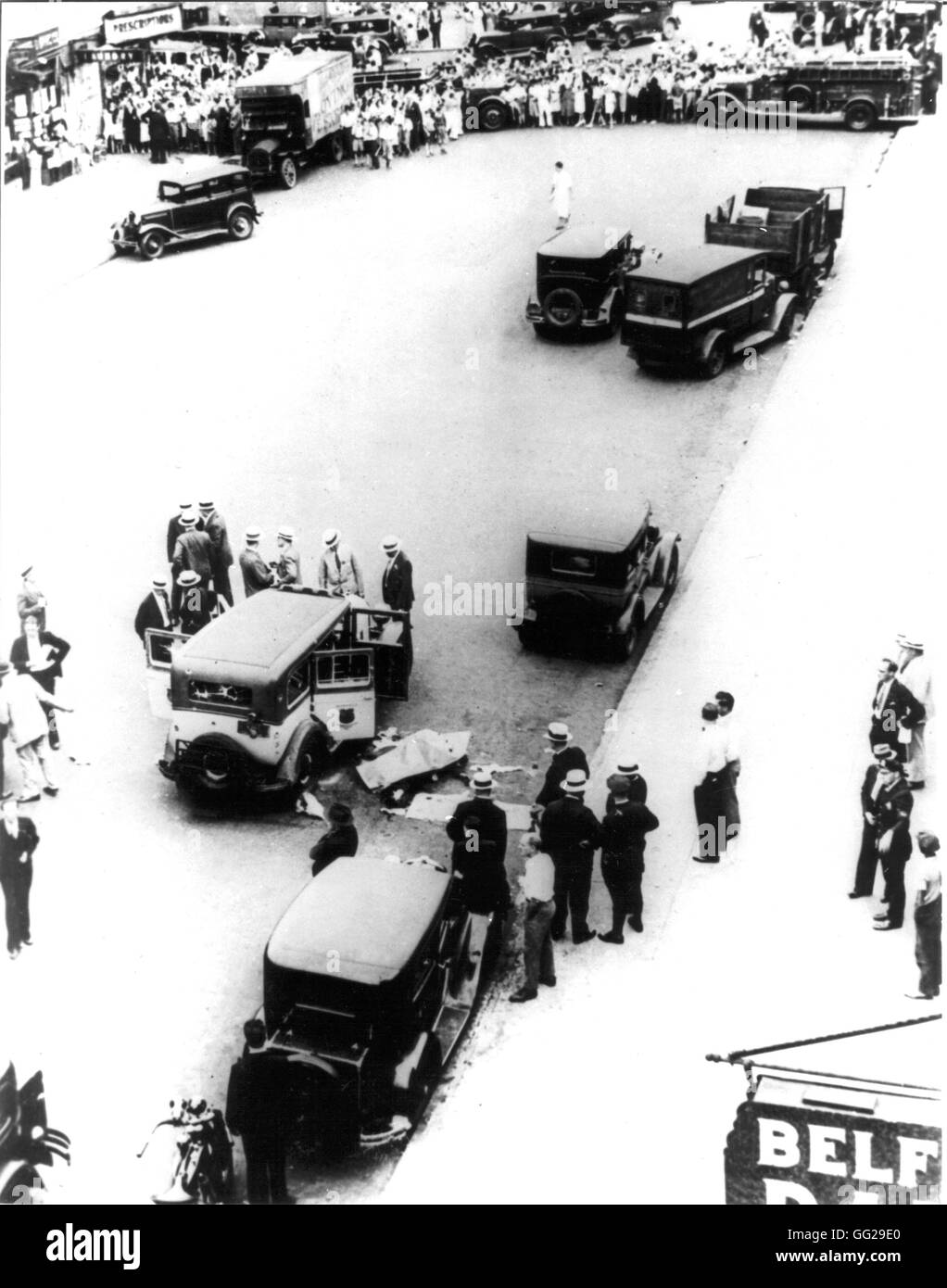 Lotta per le strade di New York tra il gangster e poliziotti di settembre 1931 Stati Uniti Foto Stock