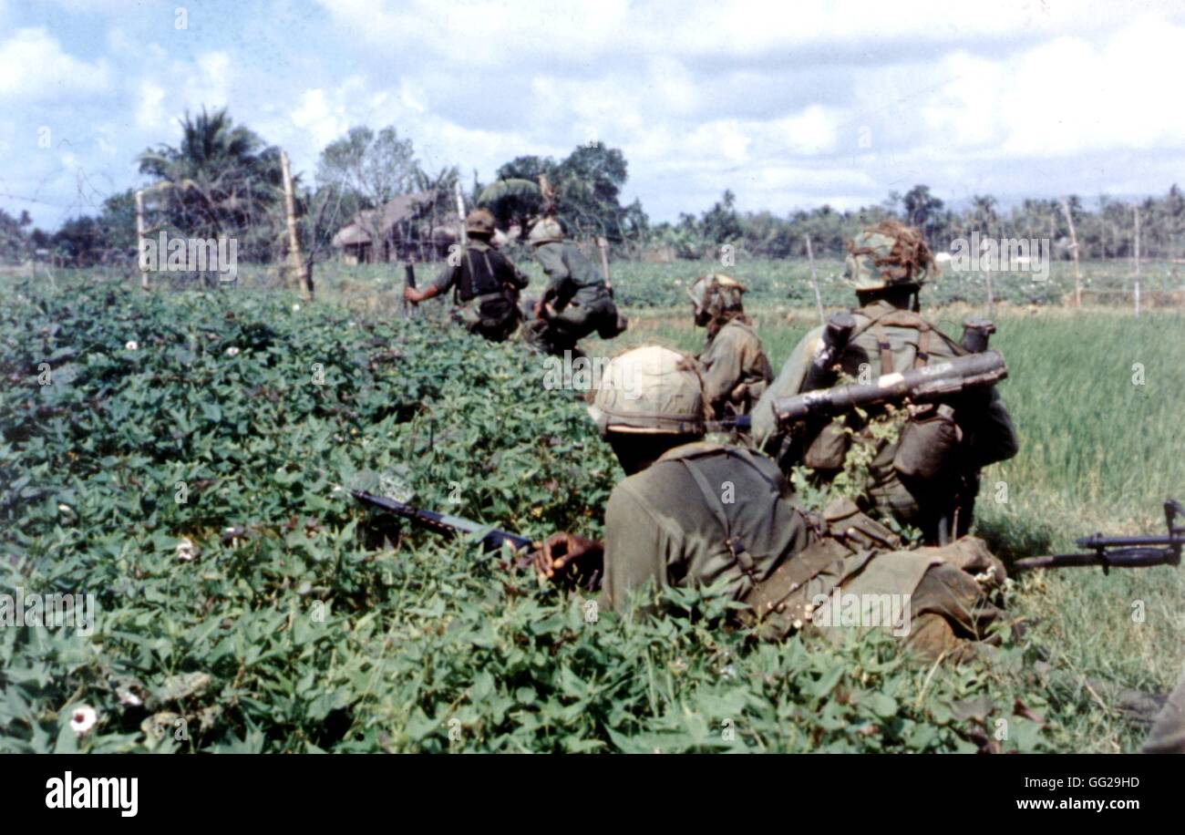 I soldati americani impegnati in una missione di ricognizione del xx secolo Guerra del Vietnam U.S. Esercito Foto Stock