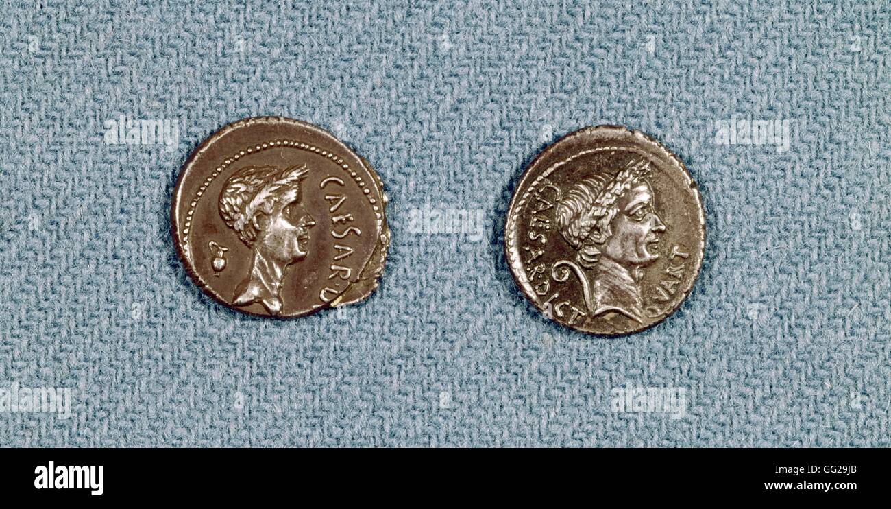 Medaglie in rappresentanza di Giulio Cesare antichità arte romana di Londra, il British museum Foto Stock