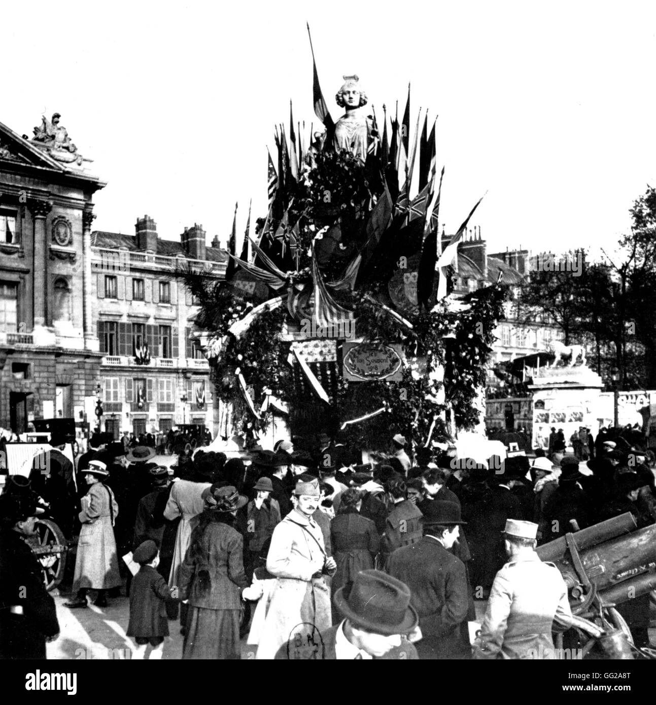 La parata della vittoria: la statua che realizza la vittoria sulla piazza Corcorde Luglio 14, 1919 Francia Foto Stock