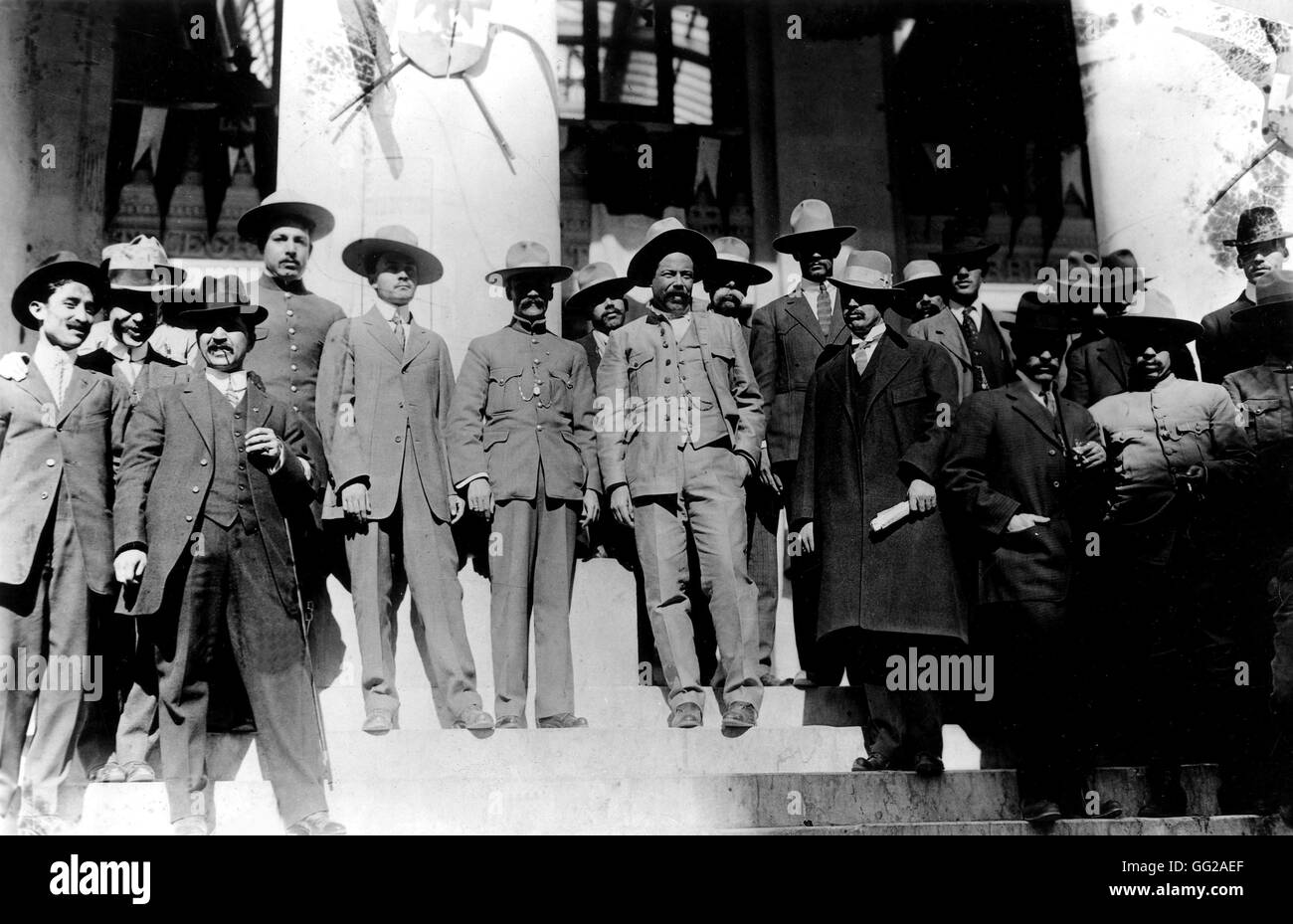 Rivoluzione messicana. Villa generale ed ex governatore Char, sulla scalinata del Palazzo federale. 1914 Messico Washington, D.C. La biblioteca del congresso Foto Stock