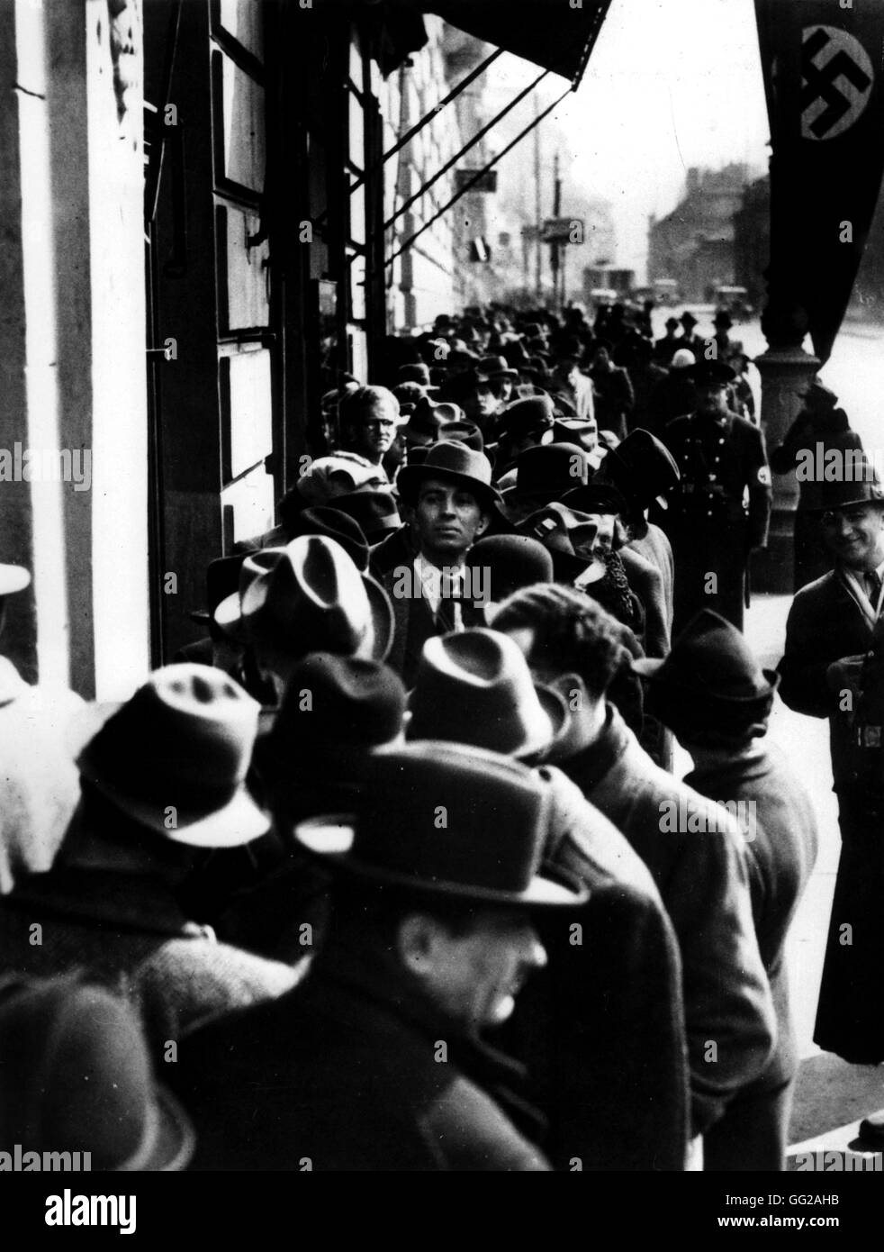 Vienna. Ebrei in linea, in attesa di ottenere un visto per la Polonia 1938 Austria Washington. Archivi Nazionali Foto Stock