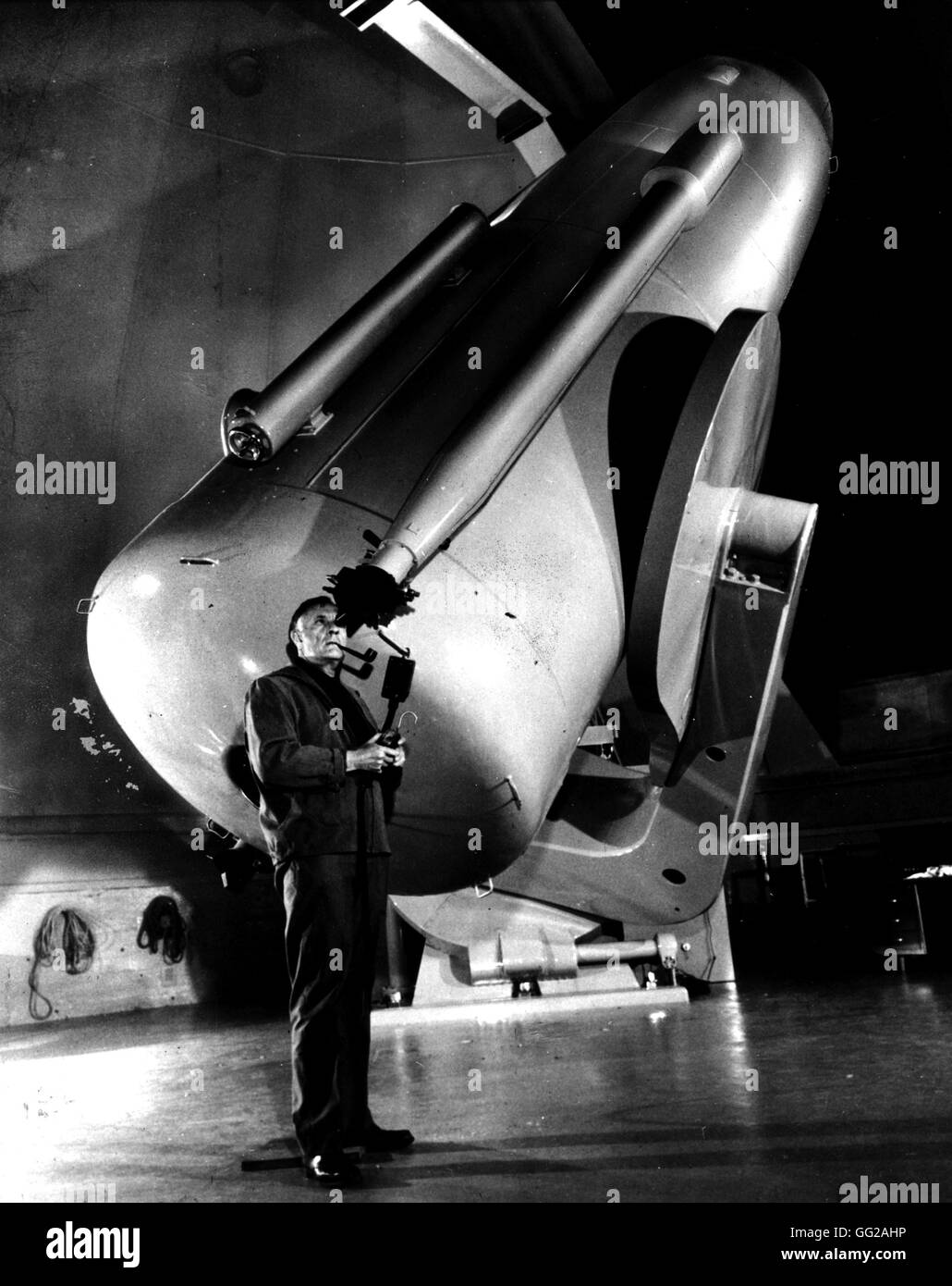 Docteur Edwin P. Hubble con il Monte Palomar la famosa 'Big Schmidt' c. 1934 USA Foto Stock