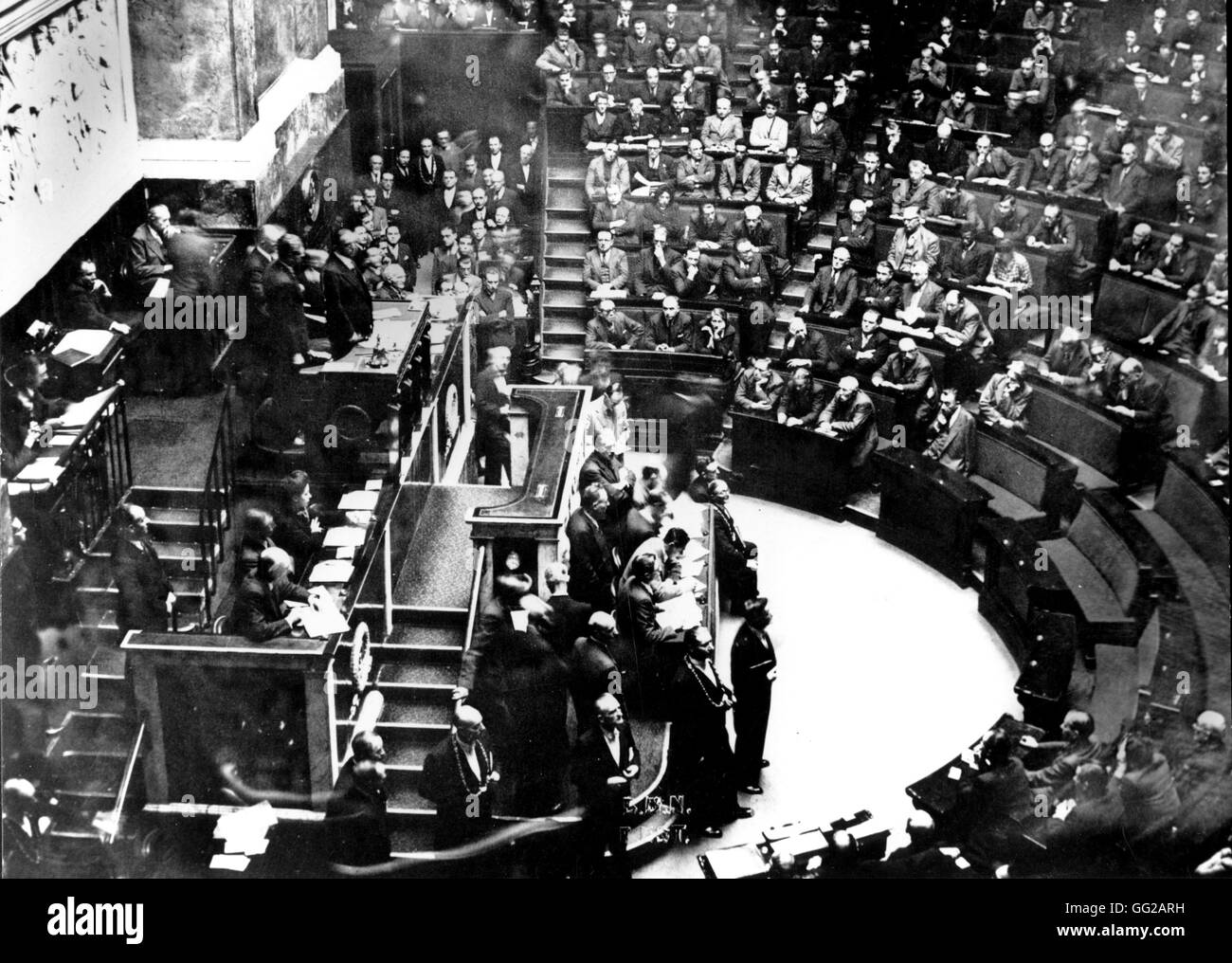 Presso l'Assemblea nazionale, Felix Gouin legge il generale De Gaulle della lettera di dimissioni Gennaio 1946 Francia Foto Stock