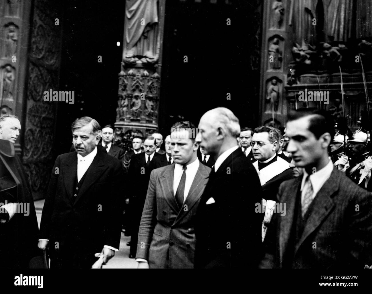 Il governo di Vichy. Philippe Henriot i funerali a Notre-Dame di Parigi. Laval e Deat Luglio 1944 FRANCIA - SECONDA GUERRA MONDIALE 2 di Parigi. Biblioteca nazionale Foto Stock