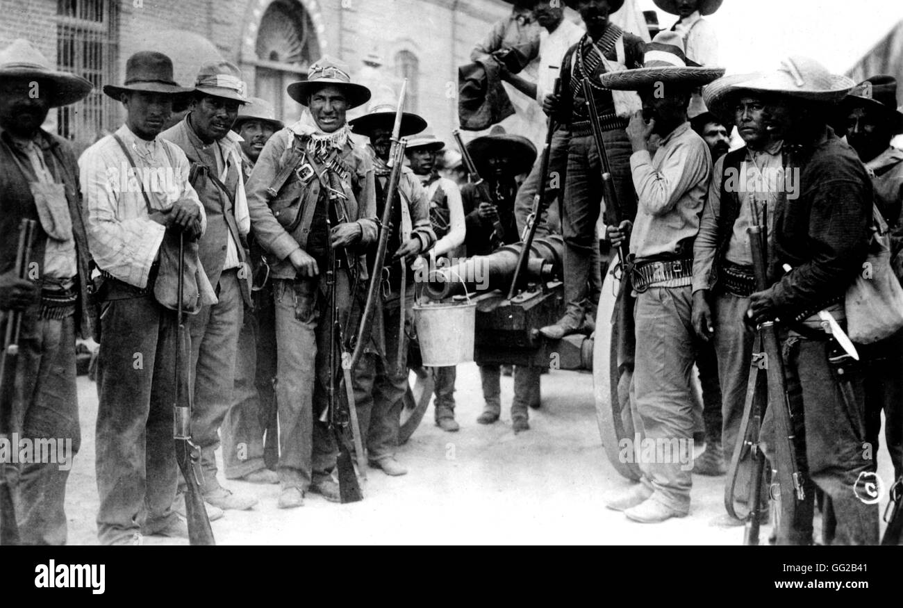 Rivoluzione messicana. Gli insorti messicani con un canonico della loro marca, in Juarez Mexico 1911 Washington, D.C. La biblioteca del congresso Foto Stock