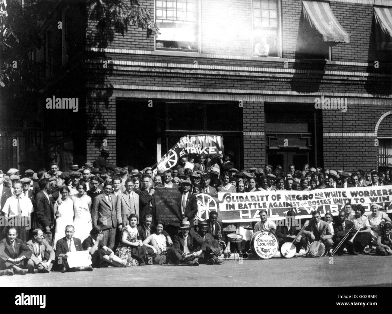 Sciopero di solidarietà di nero e di bianco i lavoratori c.1922-1925 Stati Uniti New York. Biblioteca pubblica Foto Stock