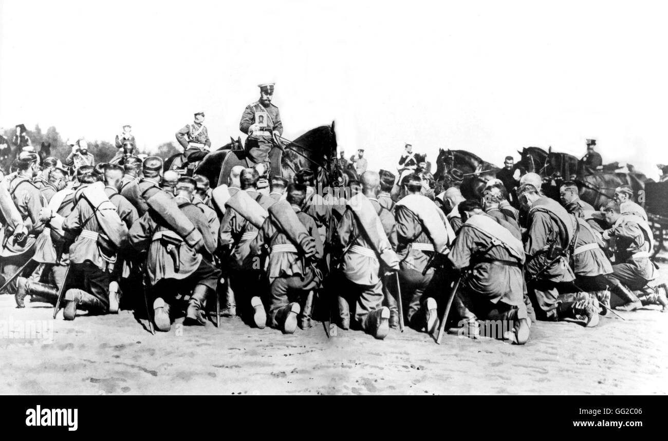 Tsar Nicholas II la benedizione di un reggimento di partire per la guerra Russo-Giapponese 1904 Russia Foto Stock