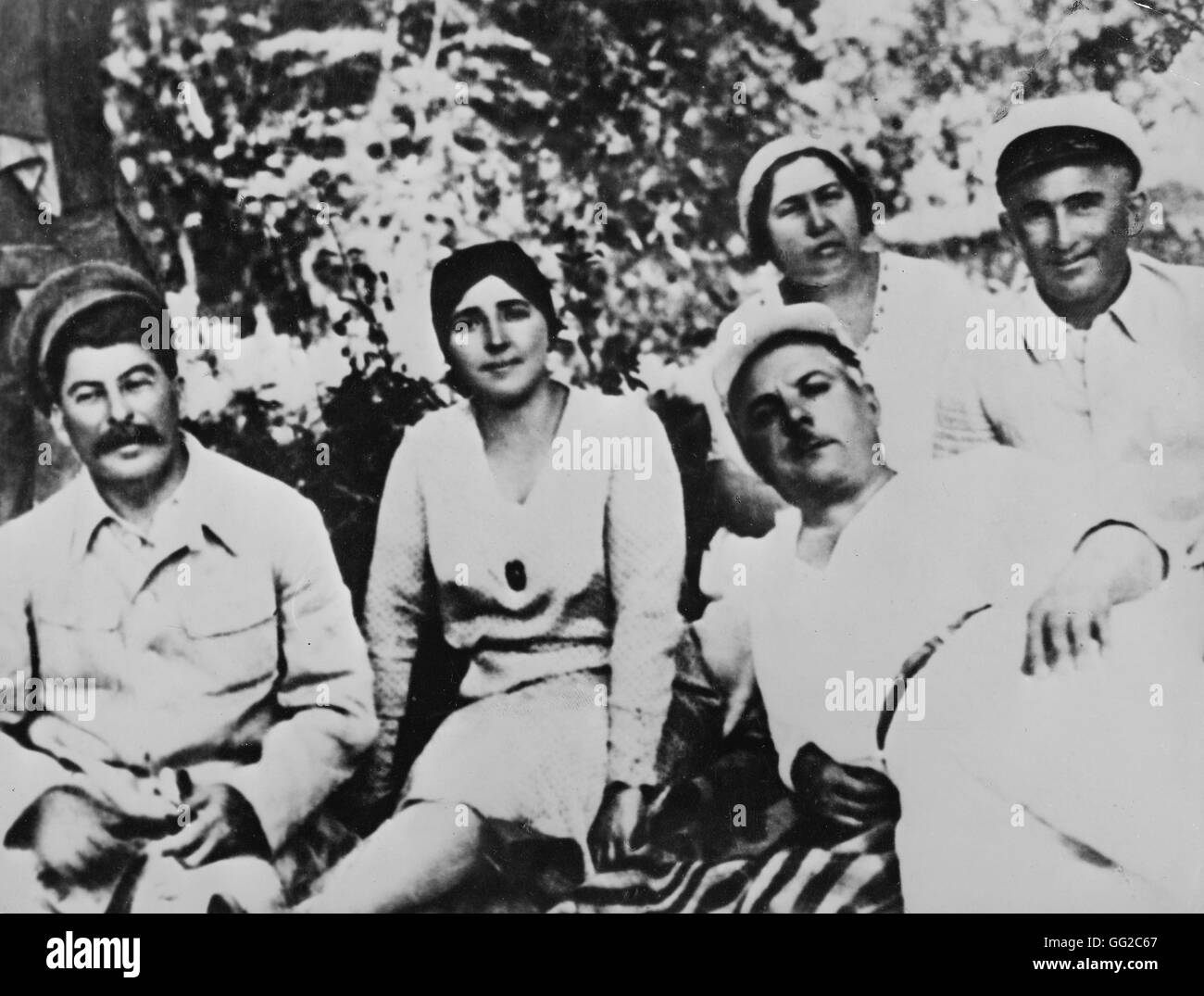 Picnic al Satchi: Stalin, Nadia (sua moglie), Vorochilov e sua moglie 1929 U.R.S.S. Foto Stock
