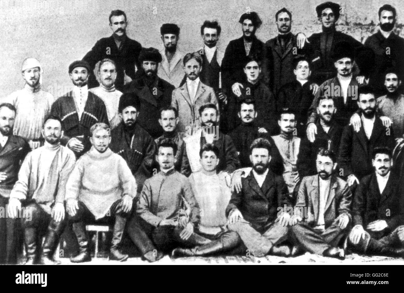 Stalin (quarta in ultima fila), con un gruppo di prigionieri in carcere Kutais 1903 Russia Foto Stock