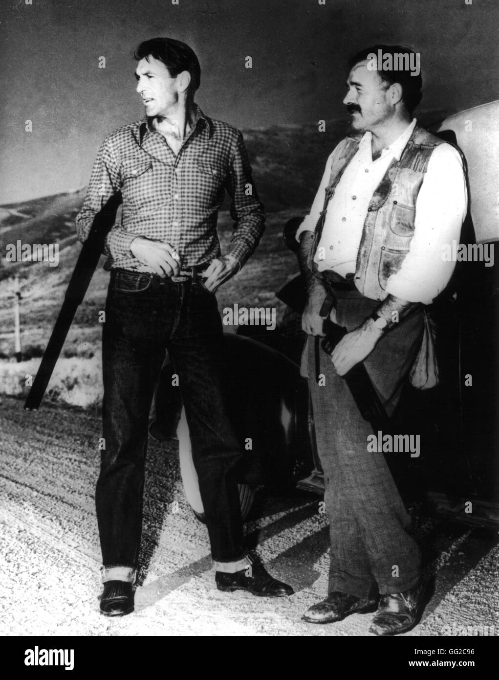 Gary Cooper e Ernest Hemingway caccia nella Sun Valley Luglio 1940 Stati Uniti archivi nazionali. Washington Foto Stock