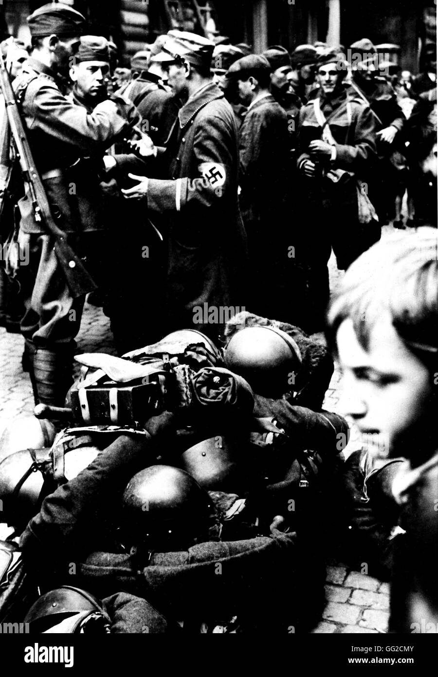 In un villaggio della Sudetes, Repubblica ceca truppe sono in attesa per il sollievo di truppe tedesche febbraio 1940 la Cecoslovacchia, la seconda guerra mondiale la guerra Foto Stock In un villaggio della Sudetes, Repubblica ceca truppe sono in attesa per il sollievo di truppe tedesche febbraio 1940 la Cecoslovacchia, la seconda guerra mondiale la guerra Foto Stock