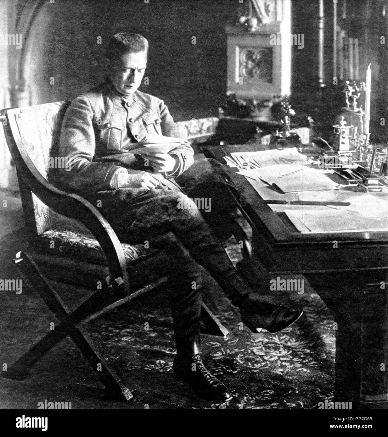 Il presidente del consiglio russo sig. Kerensky, nell'ufficio di ex-tsar Nicolas II presso il palazzo di inverno in Petrograd Ottobre 1917 U.R.S.S. Foto Stock