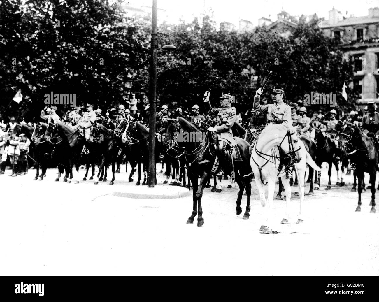 La Victory Parade di Parigi da sinistra a destra: Foch, Pétain e Weygand Luglio 14, 1919 Francia Foto Stock