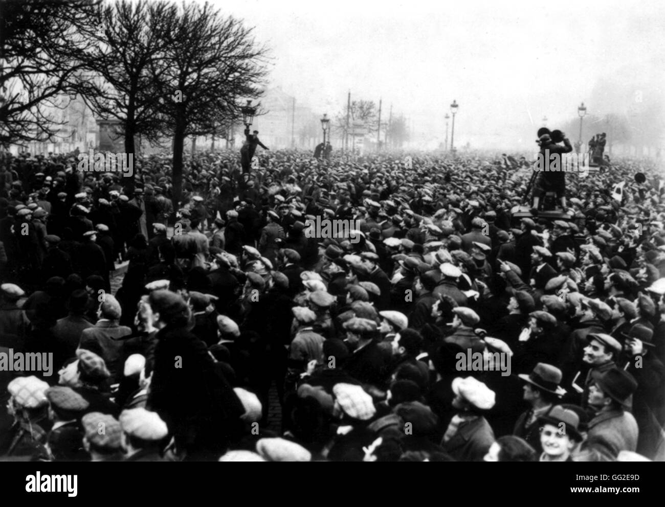 Disordini a Parigi, la folla di manifestanti Febbraio 1934 Foto Stock
