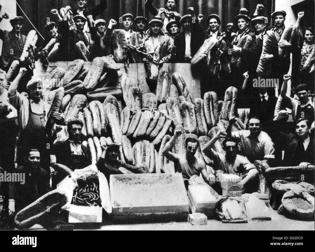 Gli scioperi in Francia nel giugno 1936 dopo l elezione del fronte popolare: le scorte di cibo per i percussori. Foto Stock