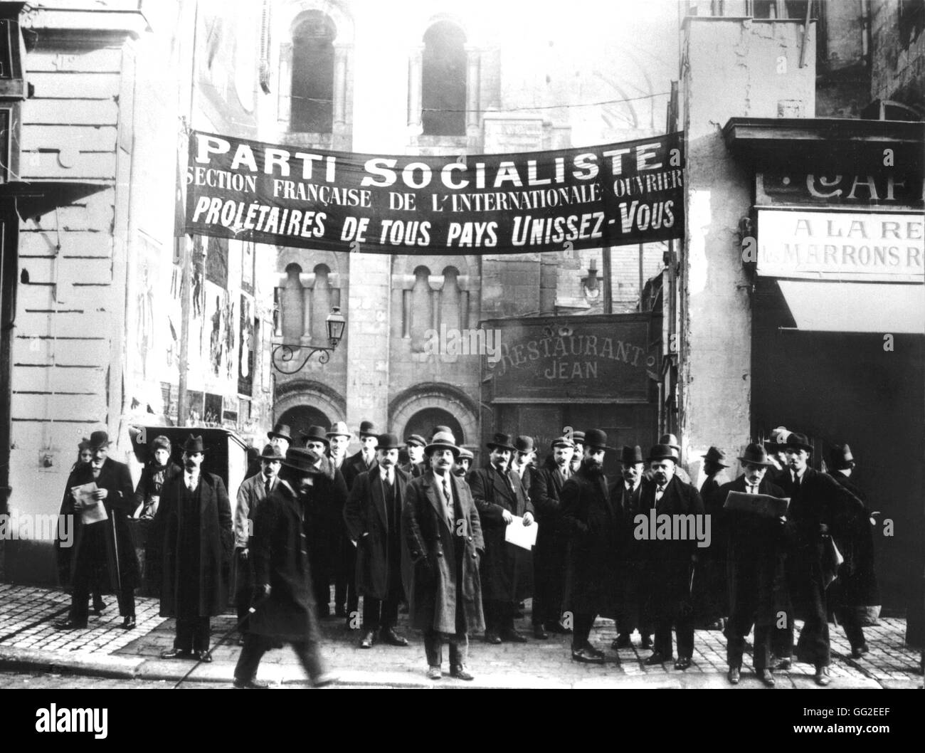 Il congresso del Partito socialista di Tours (durante il quale il partito comunista francese è stata creata). I membri del Congresso degli Stati Uniti di lasciare i locali. Francia 27 dicembre 1920 Foto Stock