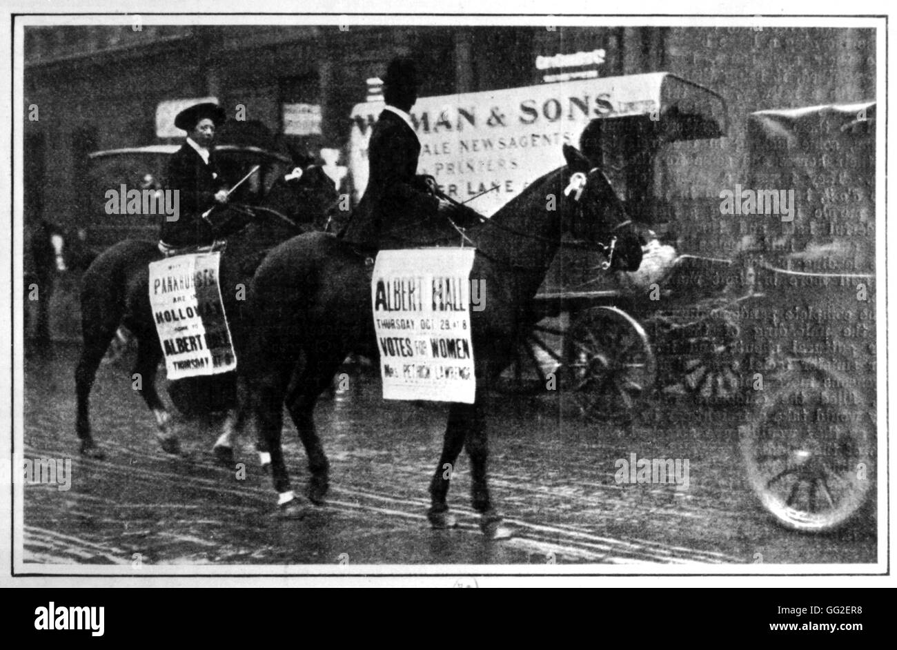 Donne parata equestre per le strade di Londra, chiedendo un suffragettes' incontro presso la Albert Hall agli inizi del XX secolo la Gran Bretagna Parigi. Bibliothèque nationale Foto Stock