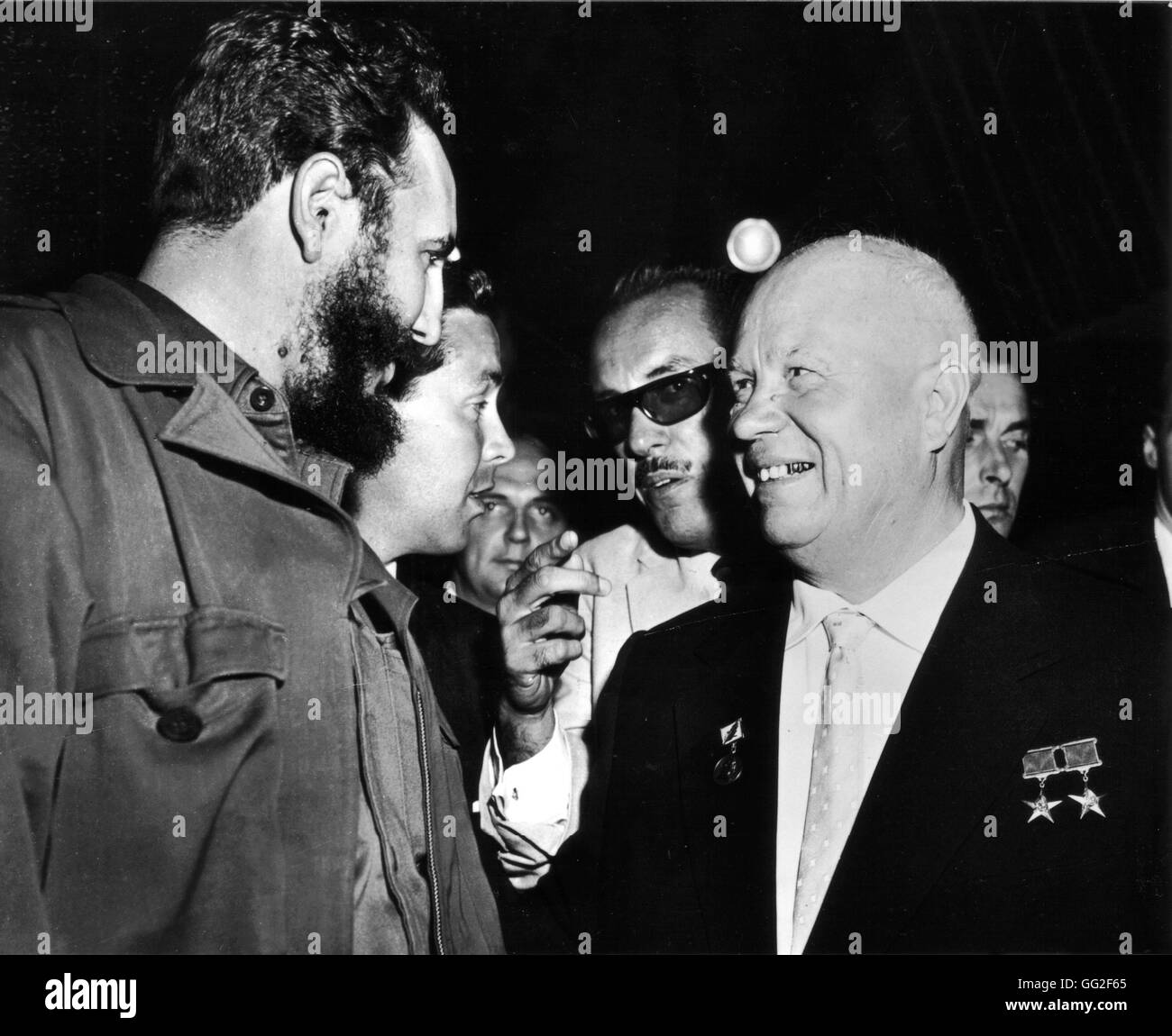 Sessione dell'ONU Assemblea Generale. Nella hall, incontro tra Nikita Khrushchev e Fidel Castro Settembre 20, 1960 U.N. Foto Stock