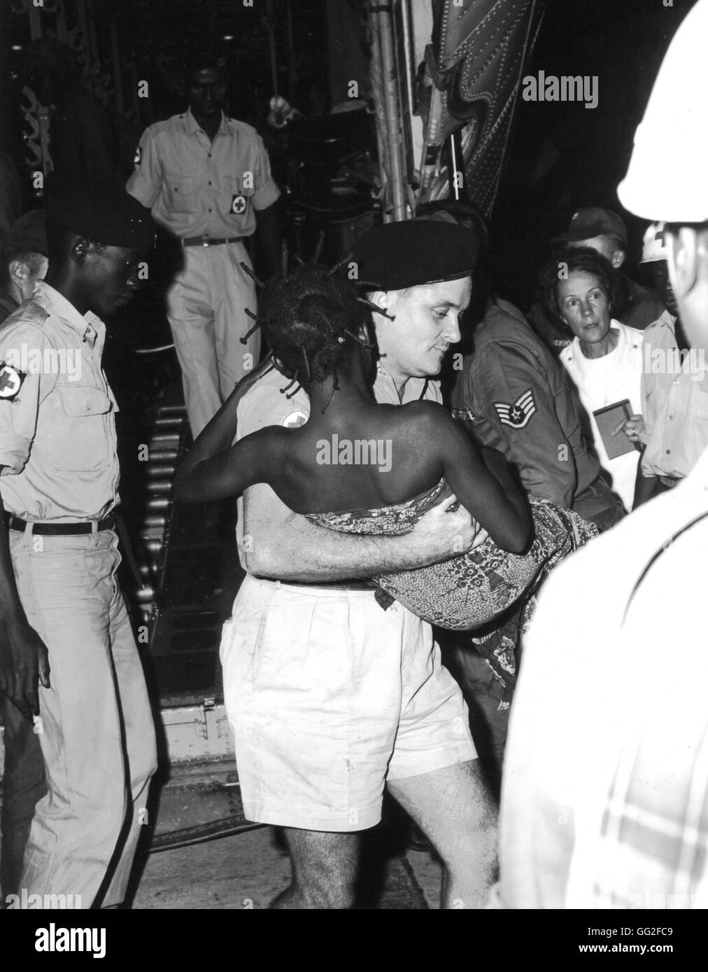 Luglio 1967, un rifugiato wouded tranported è a bordo di un American C-130, dopo evacucation di fronte a Kinshasa, Repubblica Democratica del Congo. Stati Uniti I comandi di forze, Joint Task Force, venuti a Kinshasa al Presidente Mobutu, richiesta sulla luglio 10, 1967. Luglio 13, 1967 Congo (Zair Foto Stock