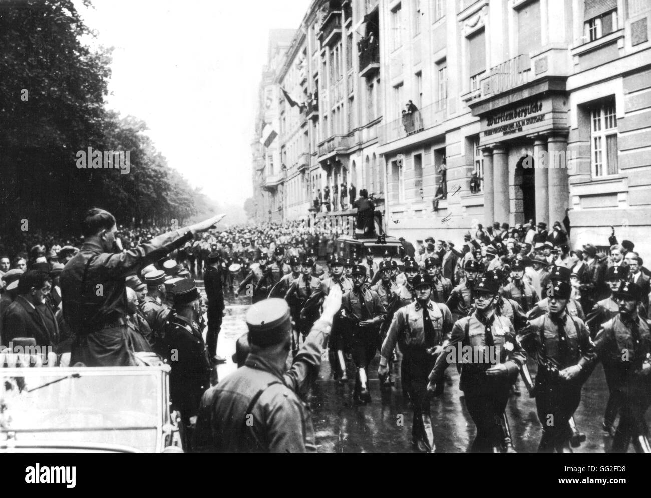 Hitler salutando S.A. truppe Giugno 1934 Germania Foto Stock