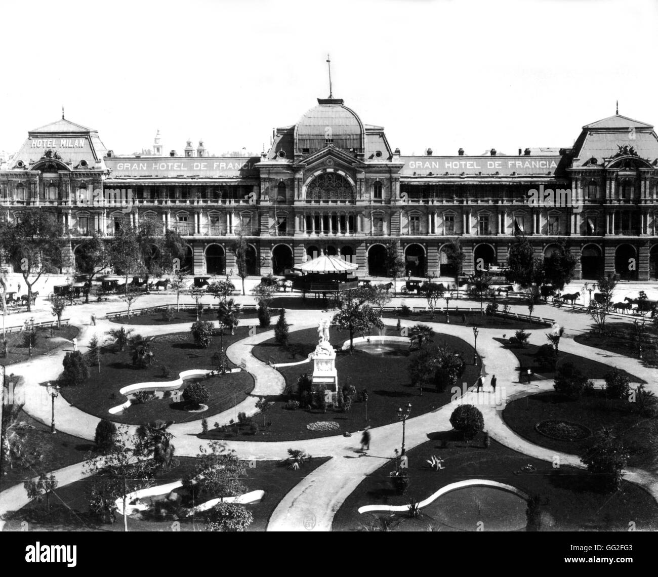 Santiago. Plaza de Armas (bracci Square). Sullo sfondo il 'Grand Hôtel de France' c.1900 Cile Foto Stock