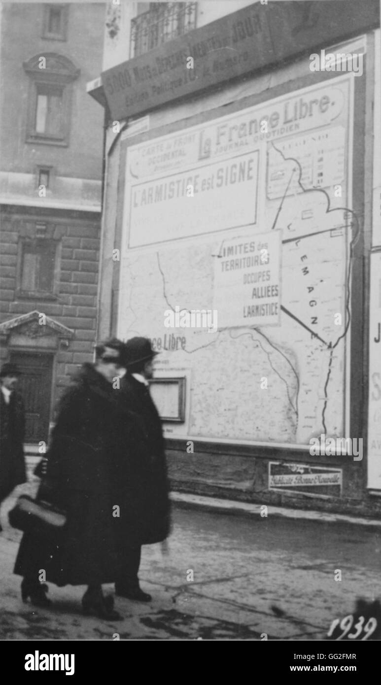 La Seconda Guerra Mondiale. Mappa di fronte occidentale a cura di liberato la Francia dopo l'armistizio sui grands boulevards a Parigi (1939). Foto Stock