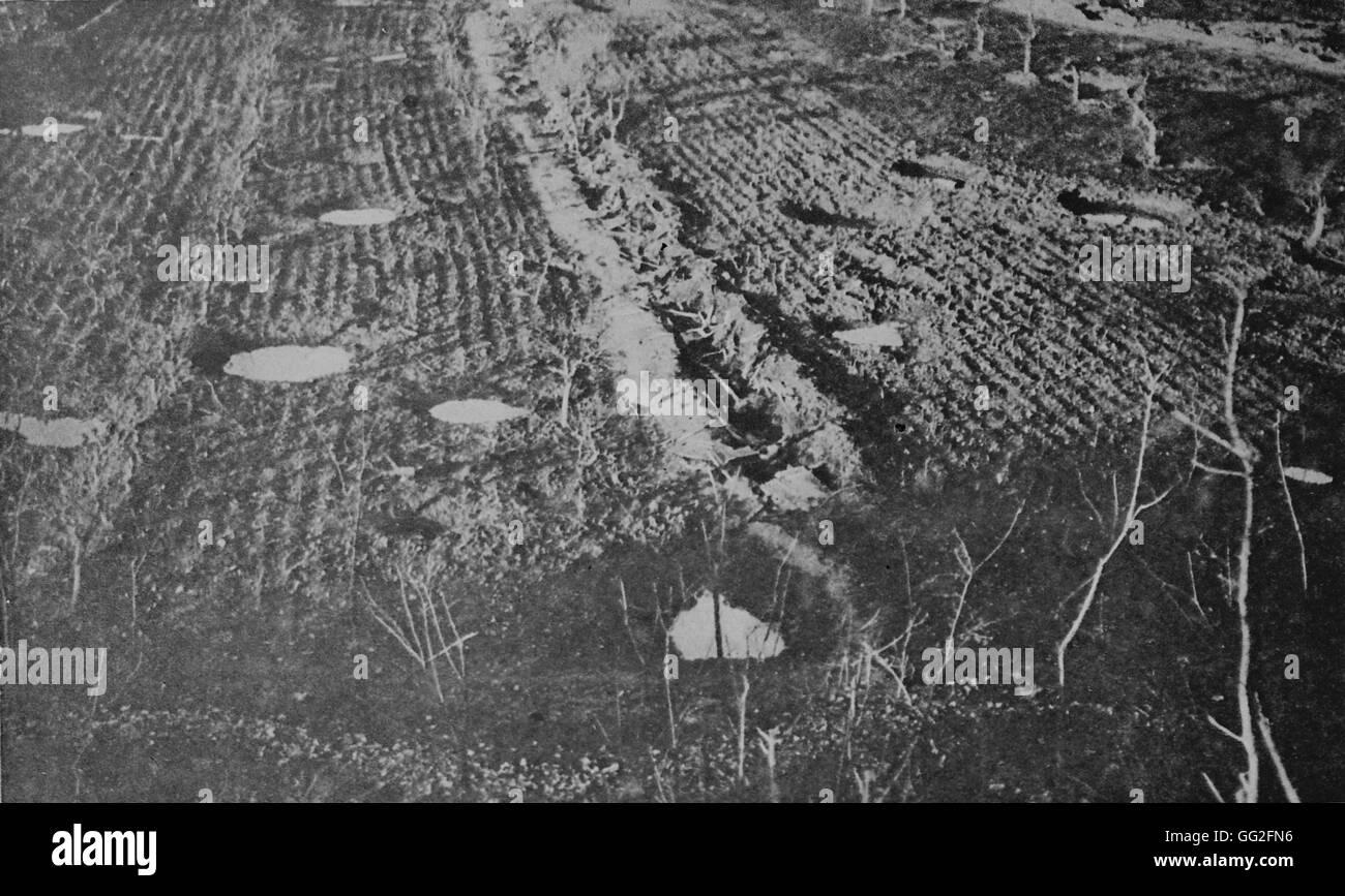 Prima Guerra Mondiale austriaca di posizioni assunte dagli italiani, Grado di San Merna nel 1916. Trincee nemiche distrutte dai bombardamenti. Foto Stock