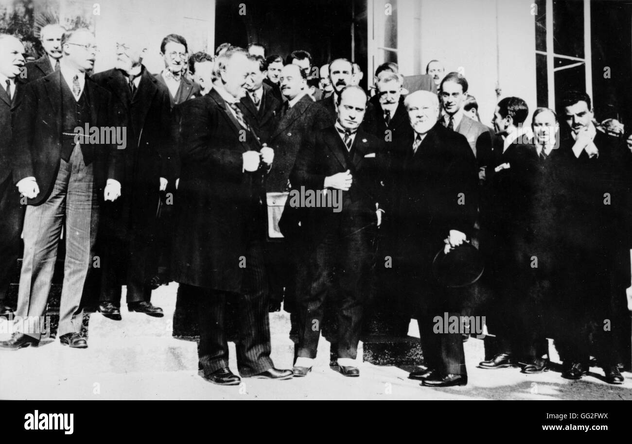 Interwar periodo. Il signore Curzon, Benito Mussolini e Raymond Poincaré alla conferenza a Ouchy-Lausanne. Foto Stock