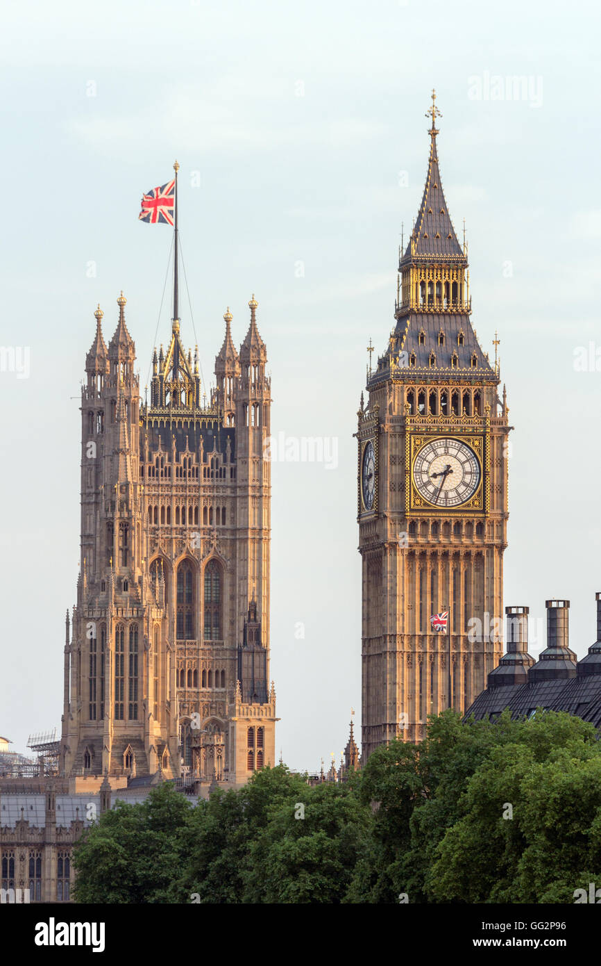 Big Ben e Victoria Torre del Palazzo di Westminster a Londra, Regno Unito Foto Stock