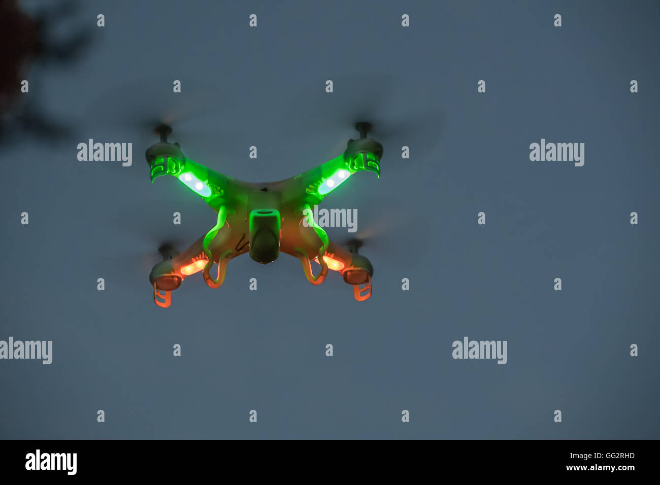 Drone di notte immagini e fotografie stock ad alta risoluzione - Alamy