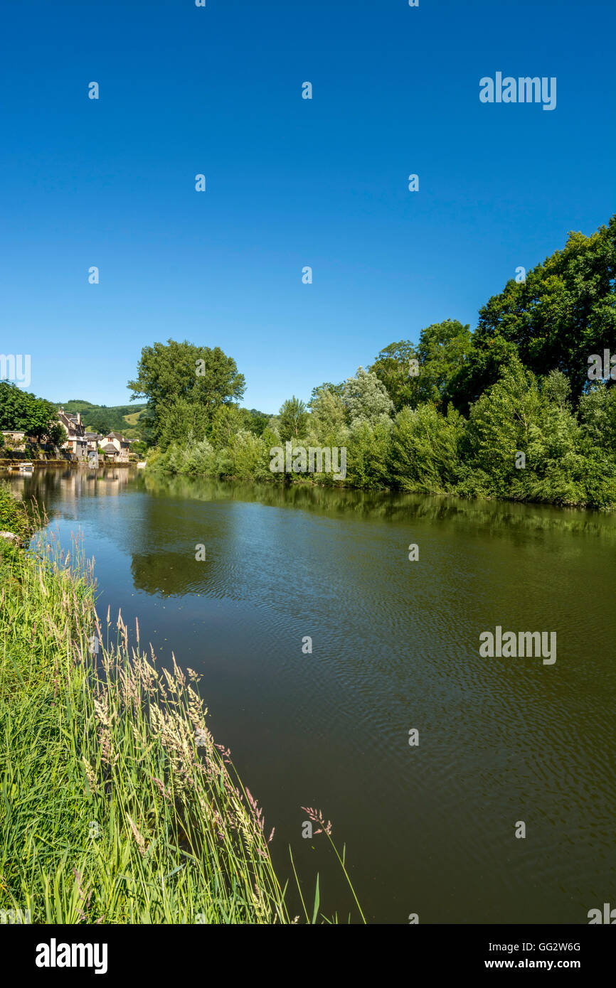 Sainte Eulalie d'Olt sul fiume Lot, Aveyron, Languedoc-Roussillon-regione Midi-Pyrénées, in Francia Foto Stock