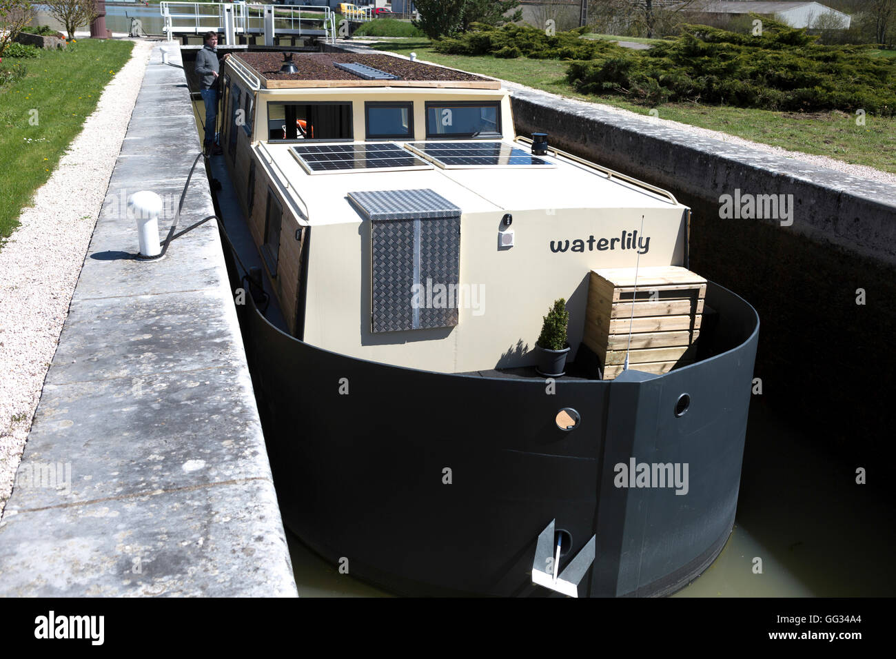 Houseboat Ninfea Pouilly-en-Auxois, il canale di Borgogna, Francia Foto Stock