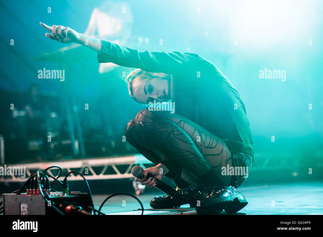 Cantante danese Mo (vero nome Karen Marie Orsted) performing live sulla BBC 6 stadio di musica al 2016 Latitude festival in Southw Foto Stock