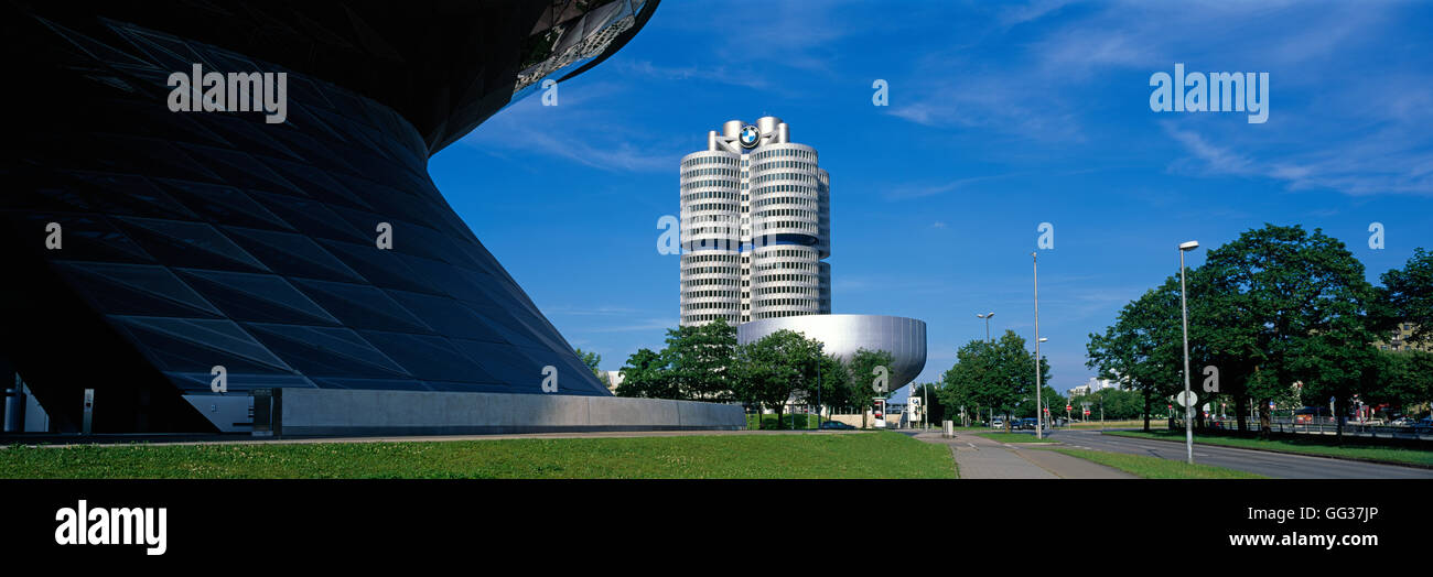 Il BMW Welt e la sede della BMW a Monaco di Baviera, Germania Foto Stock