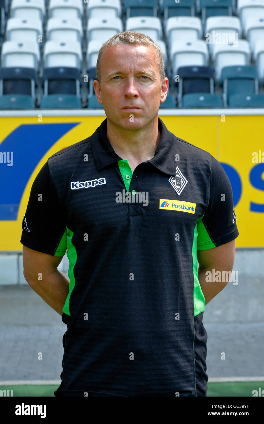 Calcio, Bundesliga, 2016/2017, Borussia Moenchengladbach, premere il tasto di ripresa fotografica, ritratto, assistant coach Frank Geideck Foto Stock