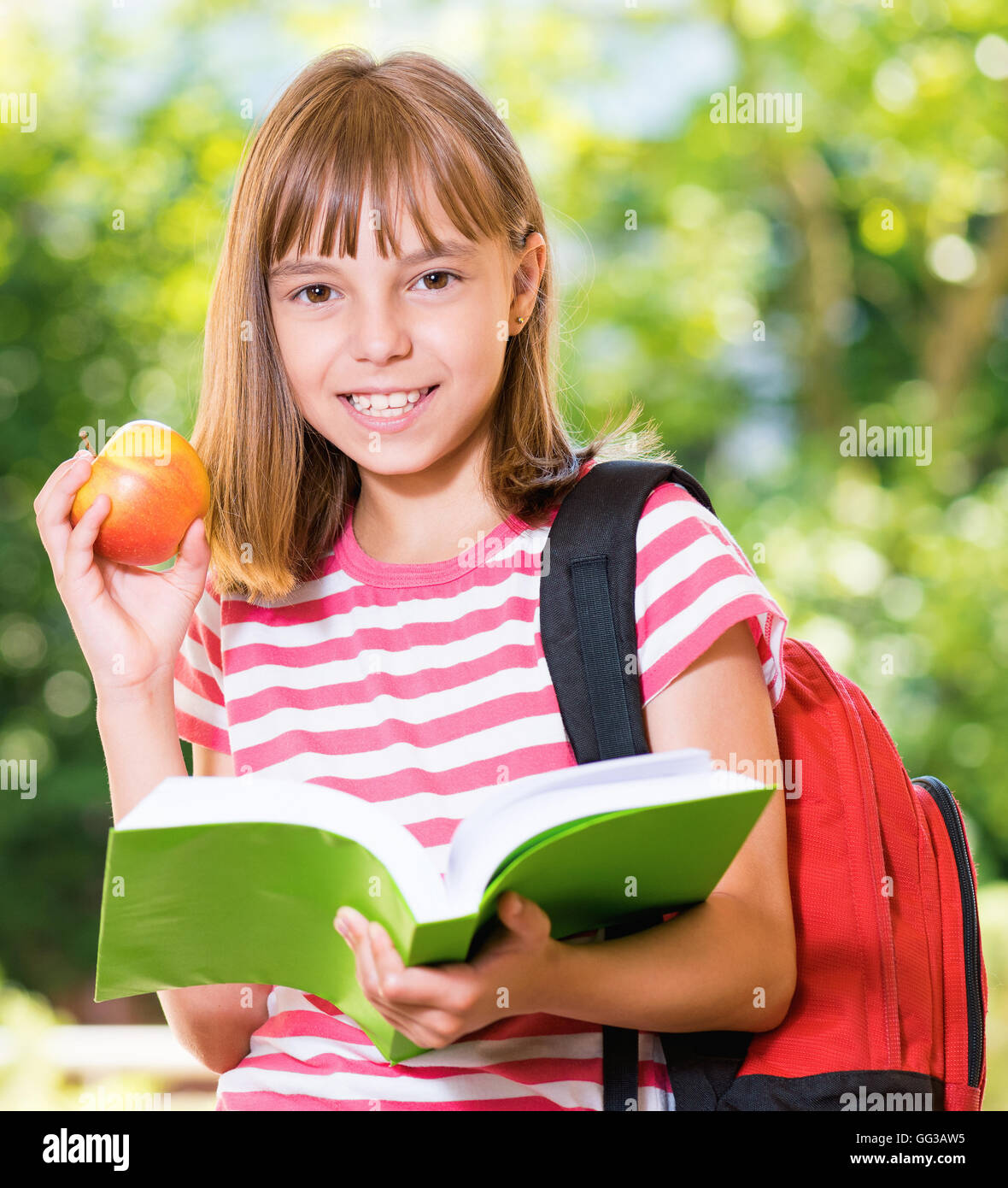 La ragazza si torna a scuola Foto Stock