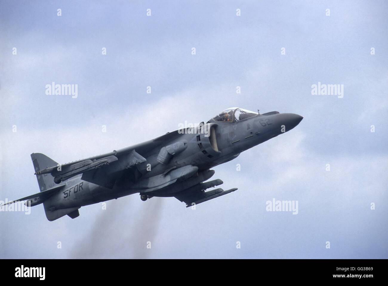 Assalto anfibio nave USS Wasp nel mare Mediterraneo, lo sbarco di un AV-8B velivolo VTOL Foto Stock
