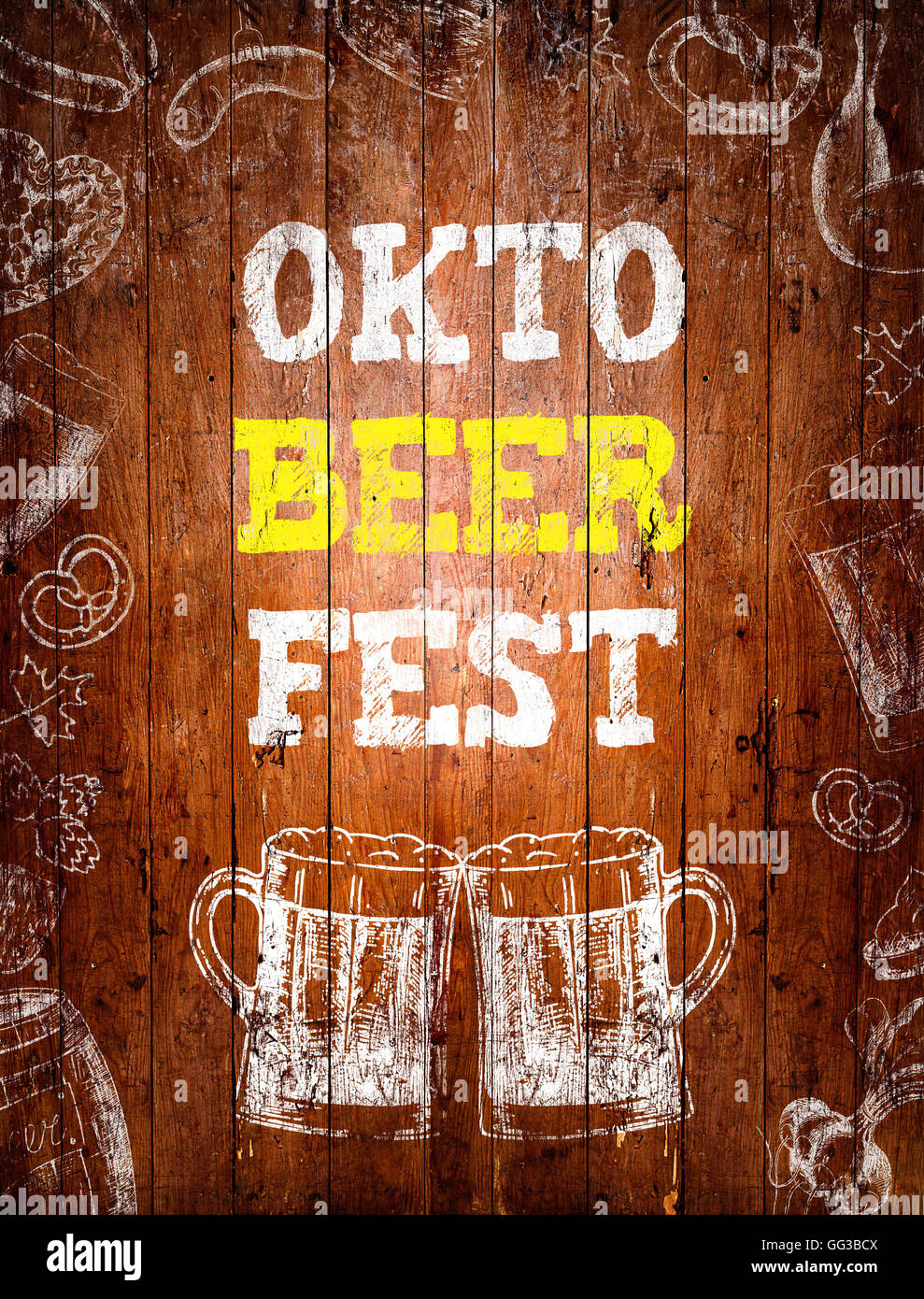 Oktoberfest segno, due boccali da birra, gesso disegni, backgrou in legno Foto Stock